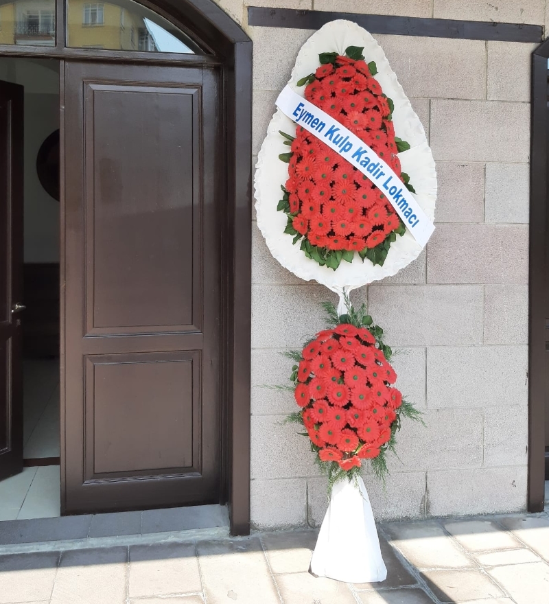 Çift Katlı Kırmızı Gerbera Çelenk