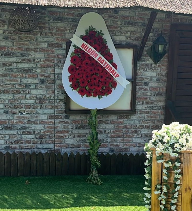 Kırmızı Gerbera Çelengi