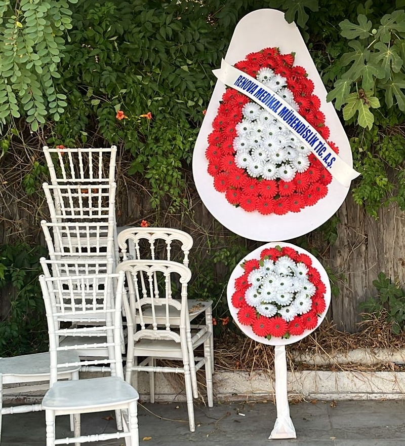 Kırmızı Beyaz Gerbera İki Katlı Çelenk
