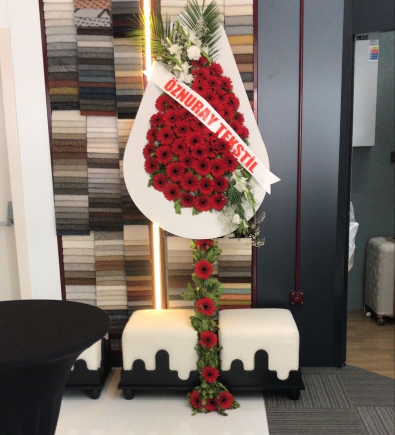 Kırmızı Gerbera ve Beyaz Lilyumlar