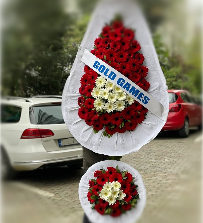 Kırmızı Beyaz Gerbera İki Katlı Çelenk