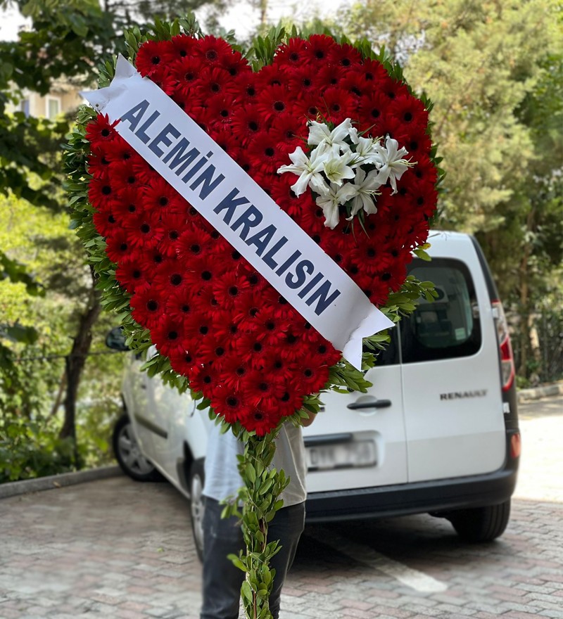 Kalp Şeklinde Çelenk