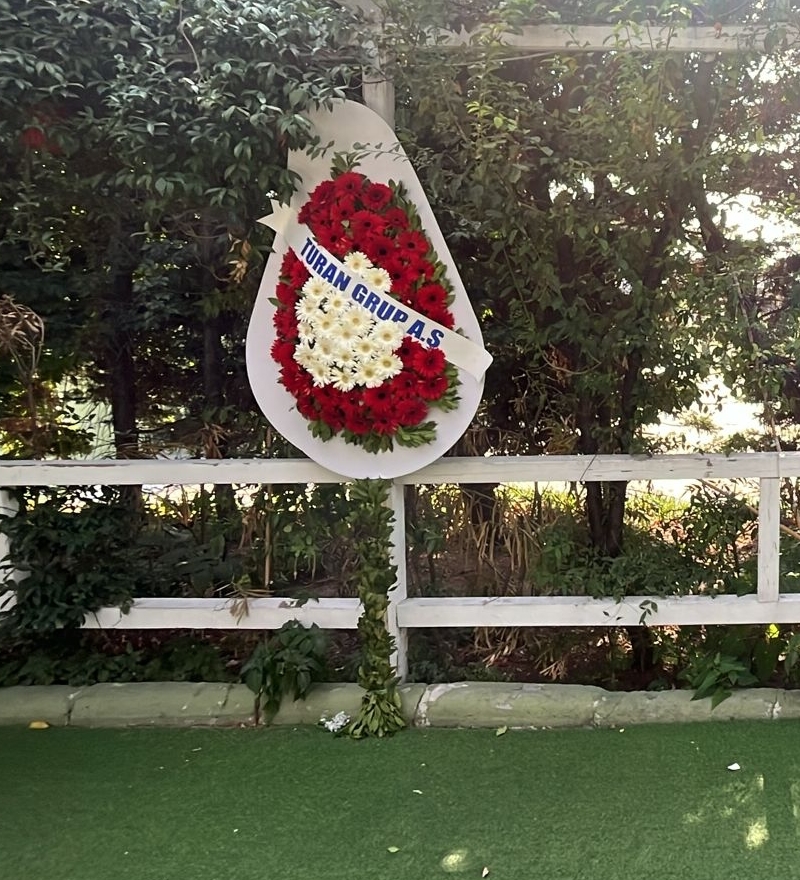 Kırmızı Beyaz Gerbera Çelenk