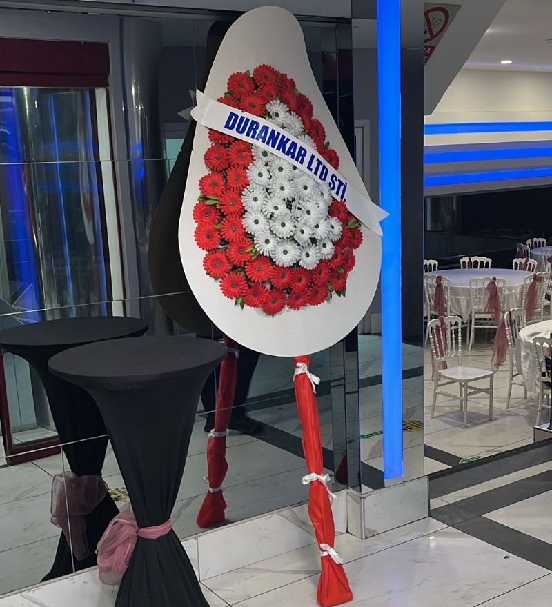 Kırmızı Beyaz Gerbera Çelenk